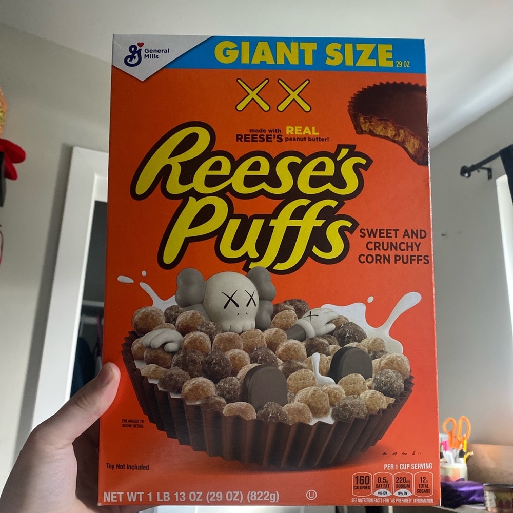 Kaws Reese‘s puffs